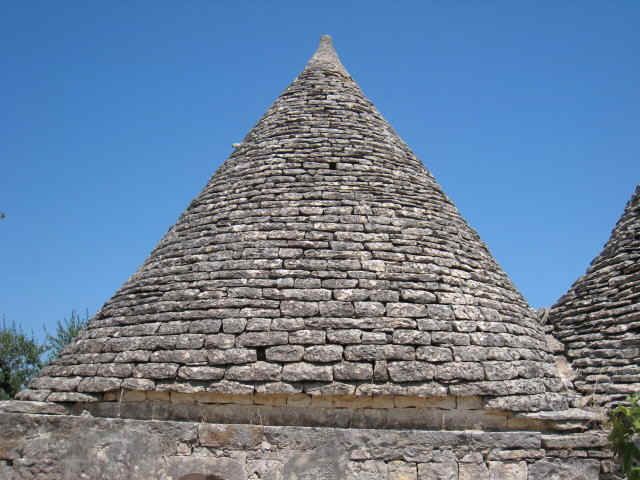 trulli.jpg (100827 bytes)