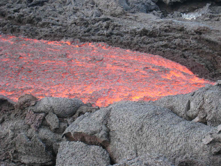 lava_close_2.JPG (222765 bytes)