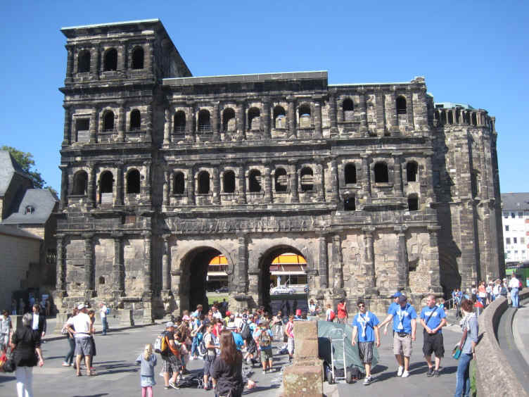 Porta Nigra Constantine the Great_sm.jpg (226349 bytes)