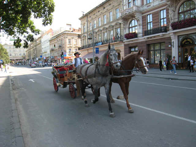 Lvov_street.jpg (116603 bytes)